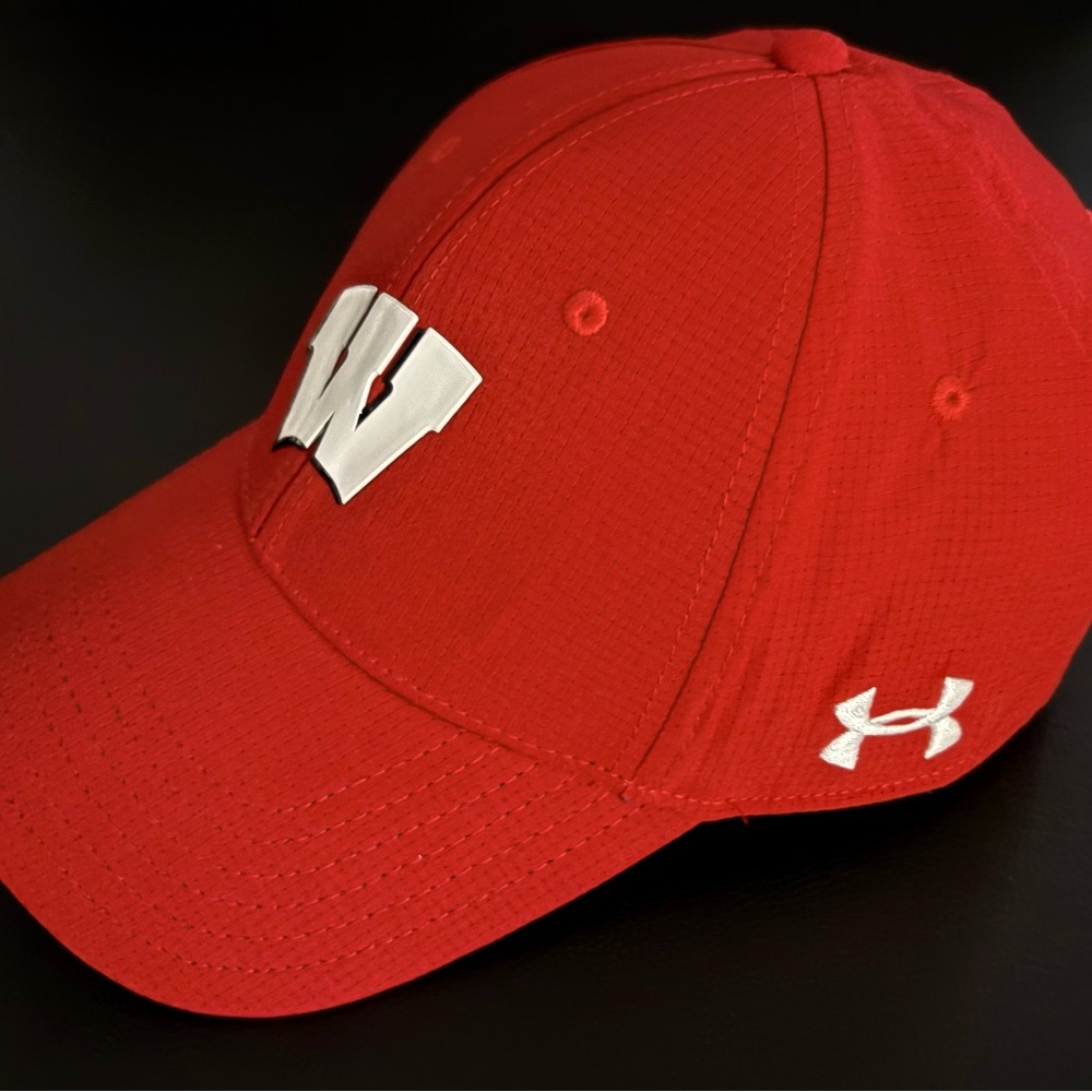 Wisconsin Badgers Under Armour Hat
L/XL Red Stretch Fit Raised 3D W